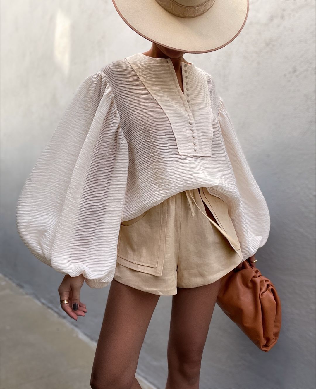 Versatile white shirt with lantern sleeves HF2302-03-02