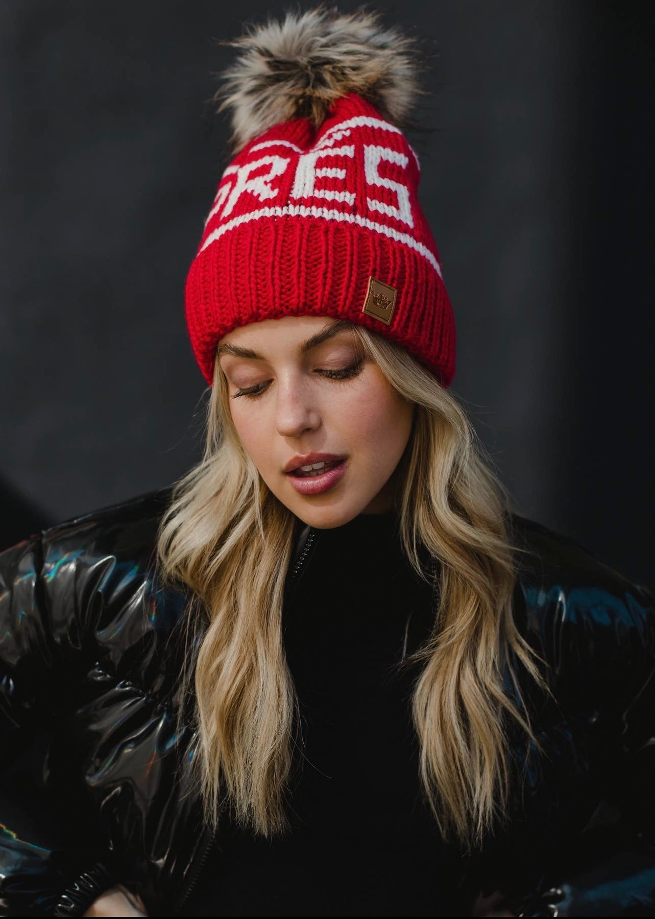 Après Knit Hat with Faux Fur Pom